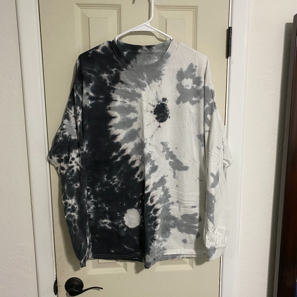 Yin Yang Long Sleeve Tie Dye T-Shirt